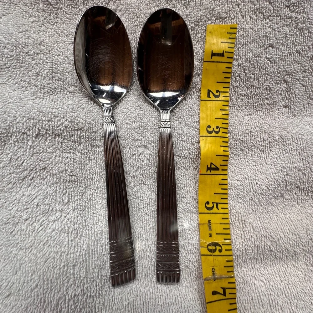 RARE Hard To Find Retroneu RTR37 18/8 Stainless Ridges Cross Hatch Dinner Spoons